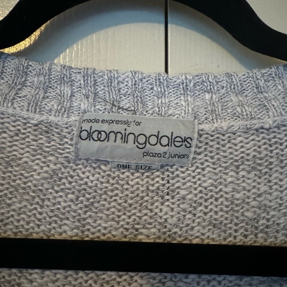 Bloomingdale's Light Gray V-Neck Sweater - Picture 4 of 4